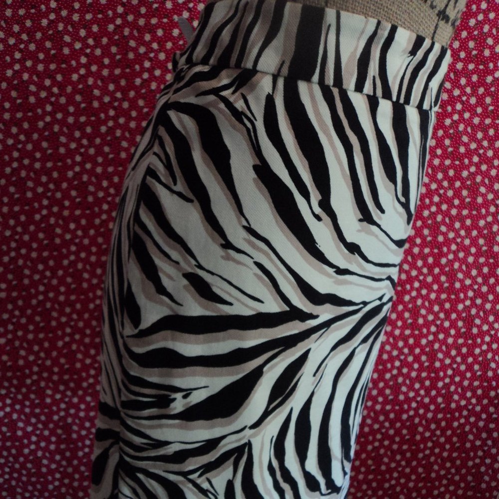 Skirt - Picture 4 of 6